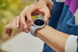 Samsung выпустила обновление Galaxy Gear.